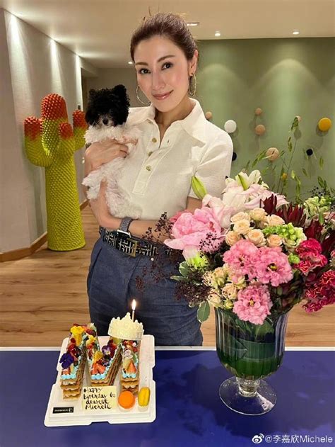 李嘉欣晒52岁生日美照状态好 妆容精致皮肤透亮气质依旧 新浪图片