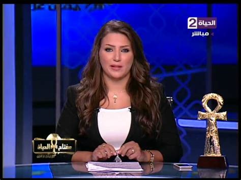 جو 24 بالفيديو مذيعة مصرية تستضيف تمساحاً على الهواء شاهدوه