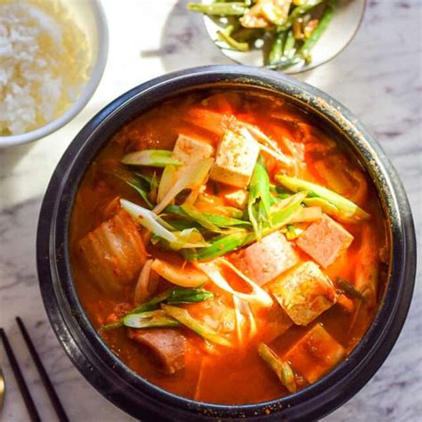 Minute Kimchi Jjigae Korean Kimchi Stew Yeji S Kitchen Stories