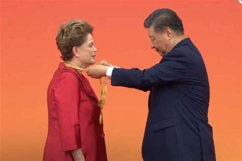 Dilma Recebe Medalha De Xi Jinping E Critica Anticomunismo No Brasil