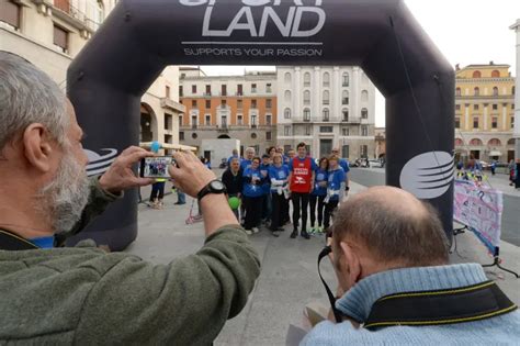 Corrixbrescia Si Tinge Di Blu Giornale Di Brescia