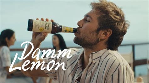 Carlos Cuevas protagoniza Variar la nueva campaña de Damm Lemon