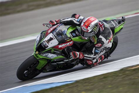 Kawasaki Ninja ZX-10R Dominates Racing - BikesRepublic.com