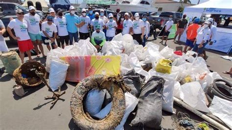 Recogen M S De Media Tonelada De Basura Y Desechos En Las Costas De Manta