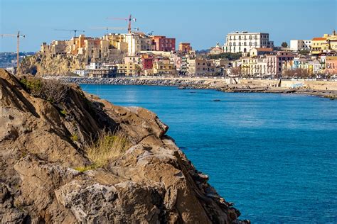 Il Rione Terra Di Pozzuoli Borgando