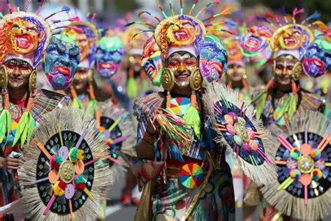 Exploring The Origins And Symbolism Of El Negro Y Blanco Carnaval In