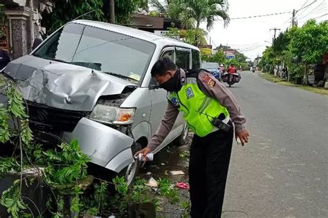 APV Seruduk Pejalan Kaki Di Tabanan Nyawa Balita Tak Tertolong Bali