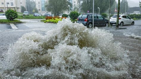 La Alerta Amarilla Contin A Hoy En Todo El Litoral Gallego Con Olas De