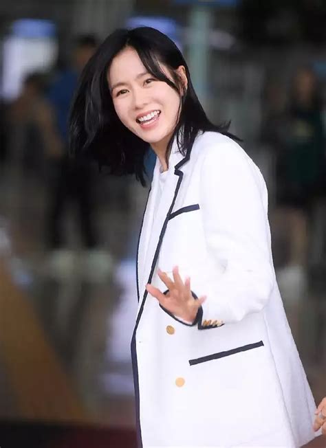 Crash Landing On You S Son Ye Jin Glows In Her First Appearance After