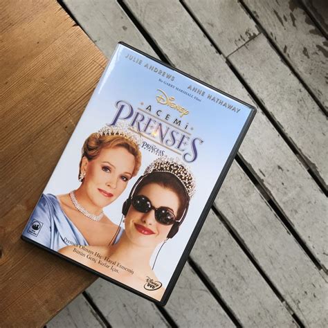 The Princess Diaries Dvd Cover Dvd Anne Hathaway Julie Andrews