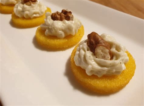 Crostini Di Polenta Con Crema Al Gorgonzola E Noci Semplicemente In