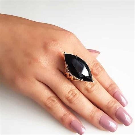 Anel Violette cristal preto ônix formato navete Metal Elo Atacado