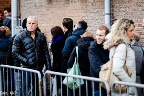 Transport Online Peter R De Vries Mag Niet Bij Verhoor Holleeder Zijn