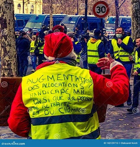 Demonstrators during a Protest in Yellow Vests Editorial Image - Image of park, jacket: 150129715