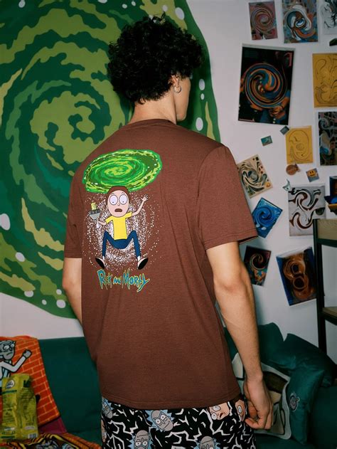 Rick And Morty Romwe Hombres Camiseta Con Estampado De Dibujos