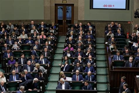 Skok na kasę z OFE PiS właśnie zabiera ponad 19 mld zł oszczędności