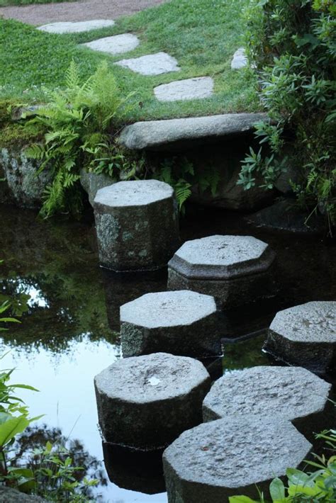 Floating stones - Fine Gardening