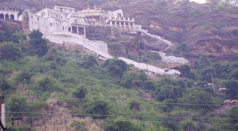 CHITRAKOOT DHAM : Kamadgiri Mountain and Hanuman Dhara - Ghumakkar ...