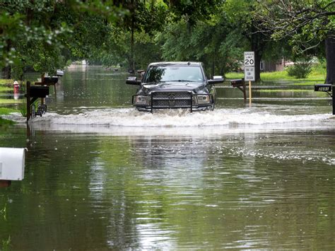 Texas cierran escuelas evacuan a la población y advierten que las