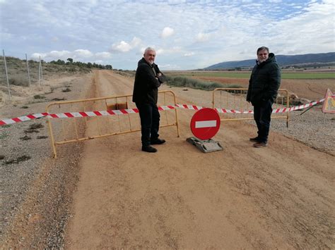 Villena Culmina La Reparaci N De Los Caminos De La Encina Y Alhorines