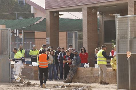 Muere Un Operario Al Derrumbarse El Porche De Un Colegio De Massanassa