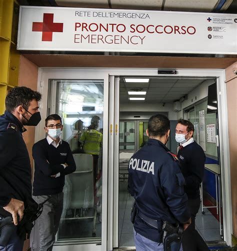 Assalto Anche Al Pronto Soccorso Botte Ai Medici