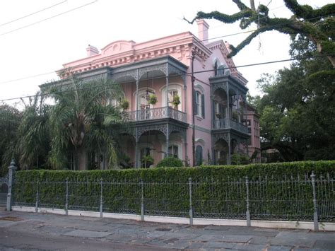 New Orleans Garden District Walking Tour