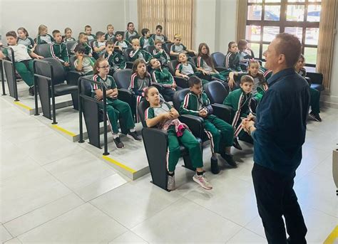 Estudantes Da Escola De Mar O Visitam A C Mara De Vereadores