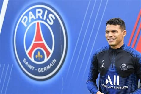 Chelsea anuncia a contratação do zagueiro brasileiro Thiago Silva