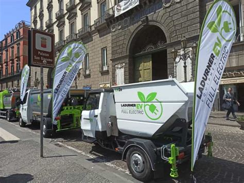 Mezzi Full Electric Di Ladurner Equipment A Napoli La Raccolta Dei