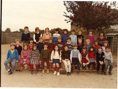 Photo de classe Ce1 ce2 de 1984 école Robert Desnos Copains d avant