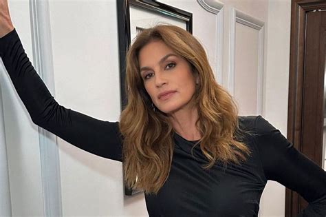 Cindy Crawford Performs Impromptu Runway Strut In Sexy Lbd Before London Night Out