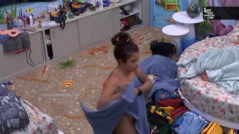 Participante Paula Bbb Pagando Peitinho Ao Vivo No Big Brother Brasil