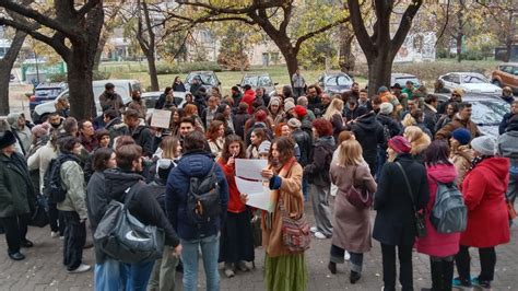 Protest Studenata I Profesora Akademije Umetnosti U Novom Sadu Zbog