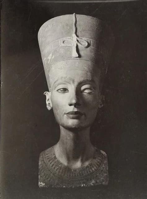 One Of The First Photos Of The Nefertiti Bust Amarna Found By