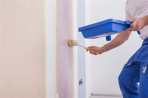 Choosing Between Oil vs. Latex Paint - House Tipster