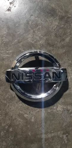 Emblema De Parrilla Nissan Versa 2015 2017