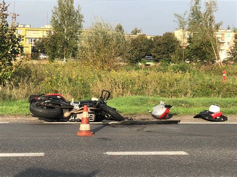 Wypadek motocyklisty i samochodu w Siechnicach ZDJĘCIA Gazeta