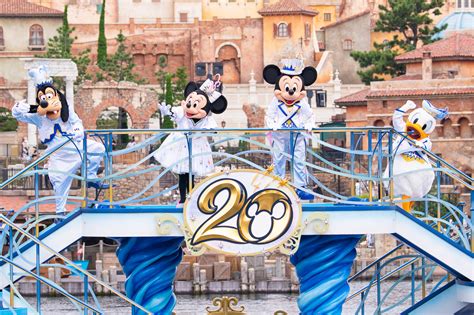 【写真】ディズニー初のドローンでディズニーランド・パリ30周年を輝かす「ディズニー D ライト」｜あとなびマガジン