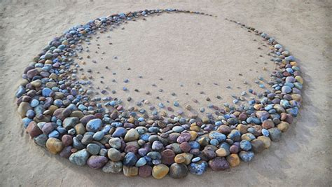 This Artist Collects Rocks And Arranges Them Into Mesmerizing Patterns