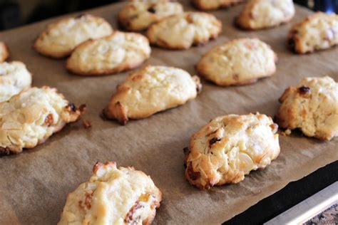 Biscoitos de Amêndoa e Passas Iguaria Receita e Culinária