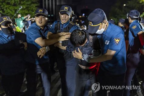 강제해산 비정규직 단체 경찰 폭력으로 집회 자유 박탈 연합뉴스