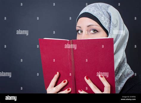 Femme Pour La Couverture Du Livre Banque De Photographies Et Dimages à