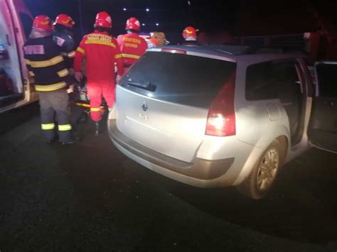 FOTO Accident pe o stradă din Fălticeni Două persoane au fost