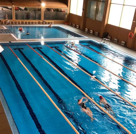 Buena Afluencia De Usuarios En El Primer D A De Apertura De La Piscina