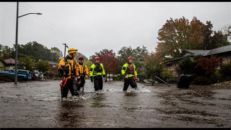 Watch Noticias Telemundo En La Noche Highlight Las Lluvias Provocan Inundaciones Y Siembran El