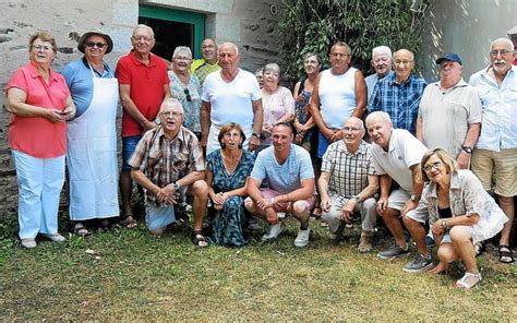 À Mellac 28 convives au repas estival des boulistes Le Télégramme