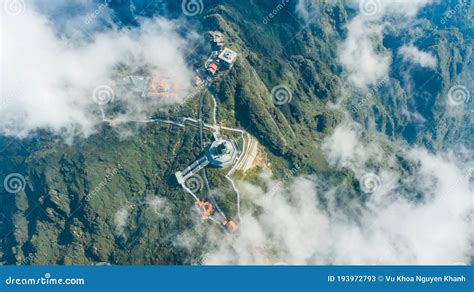 Arquitectura De Vista Aérea Del Templo Y Pagoda En La Cima De La