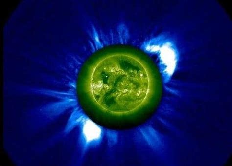 El Observatorio Solar De La Nasa Detecta Dos Erupciones Solares En