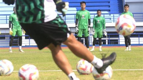 Skuad Persib Latihan Di Stadion Arcamanik Tribunjabar Id